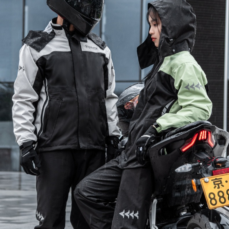 Ensemble de vêtements de pluie - Cycling Commute In Rain avis et prix